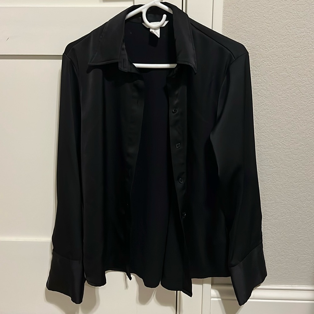 H&M black button up dress shirt